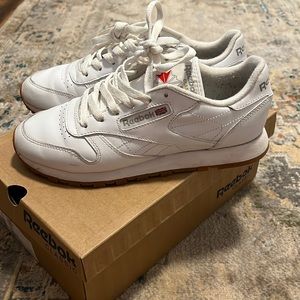 White Reebok Classic leather w8